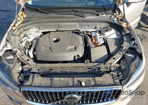 2023 Volvo Xc60 Recharge Plug-In Hybrid T8 Ultimate Bright Theme z USA, uszkodzony, nr VIN YV4H60DA7P1362980